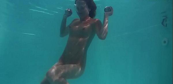  Sexy underwater redhead Nikita Vodorezova